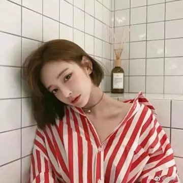 出水红莲